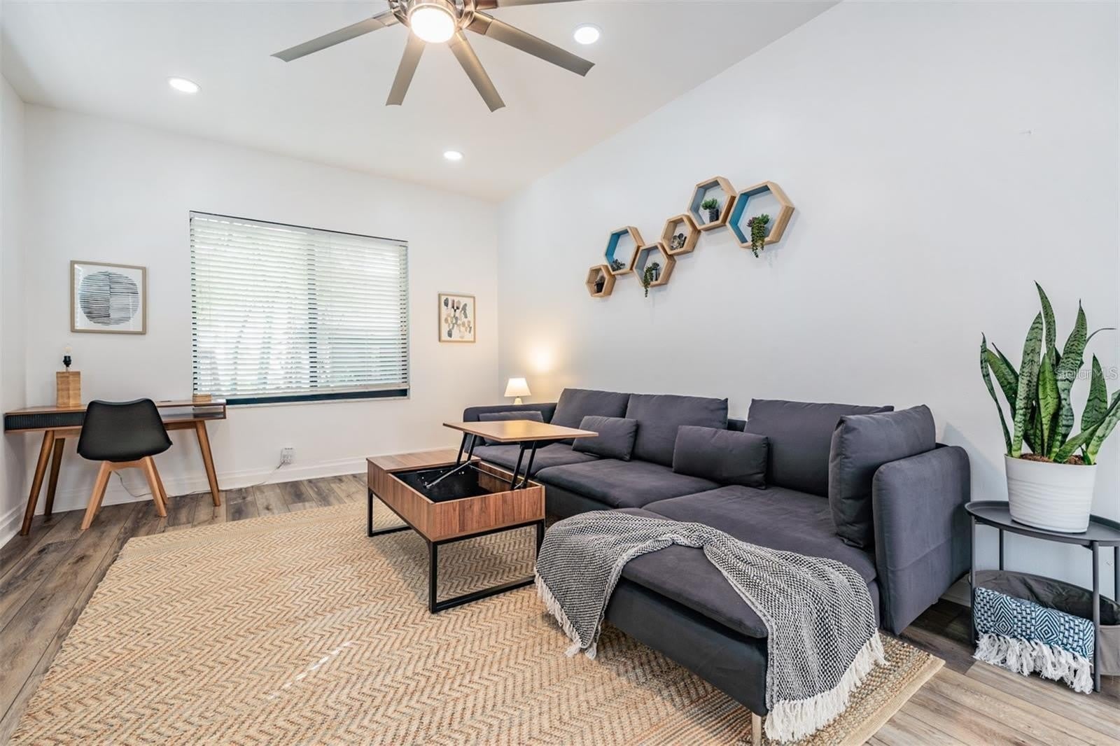 2325 W Green Street – photo 2