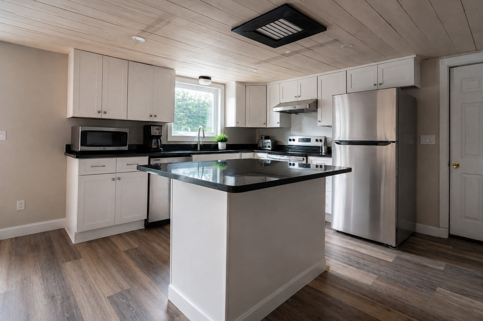 184 Elm Street – photo 2