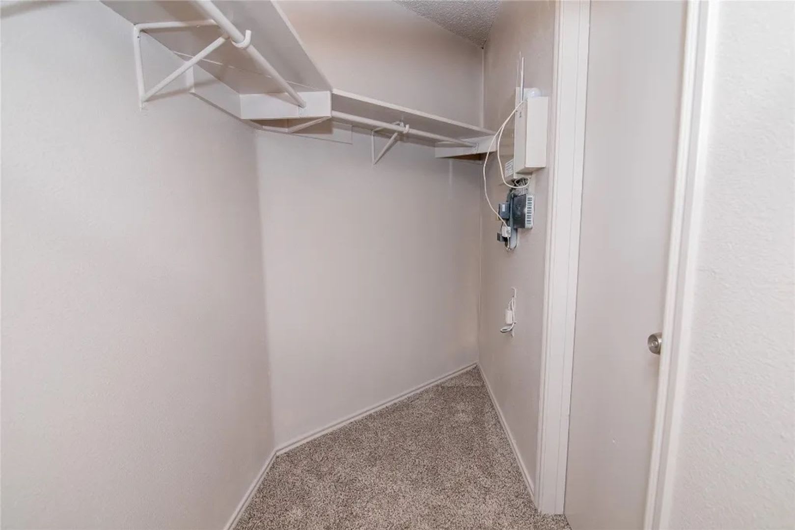 Room in 5 Bedroom Home at Heyerdahl Dr – photo 4