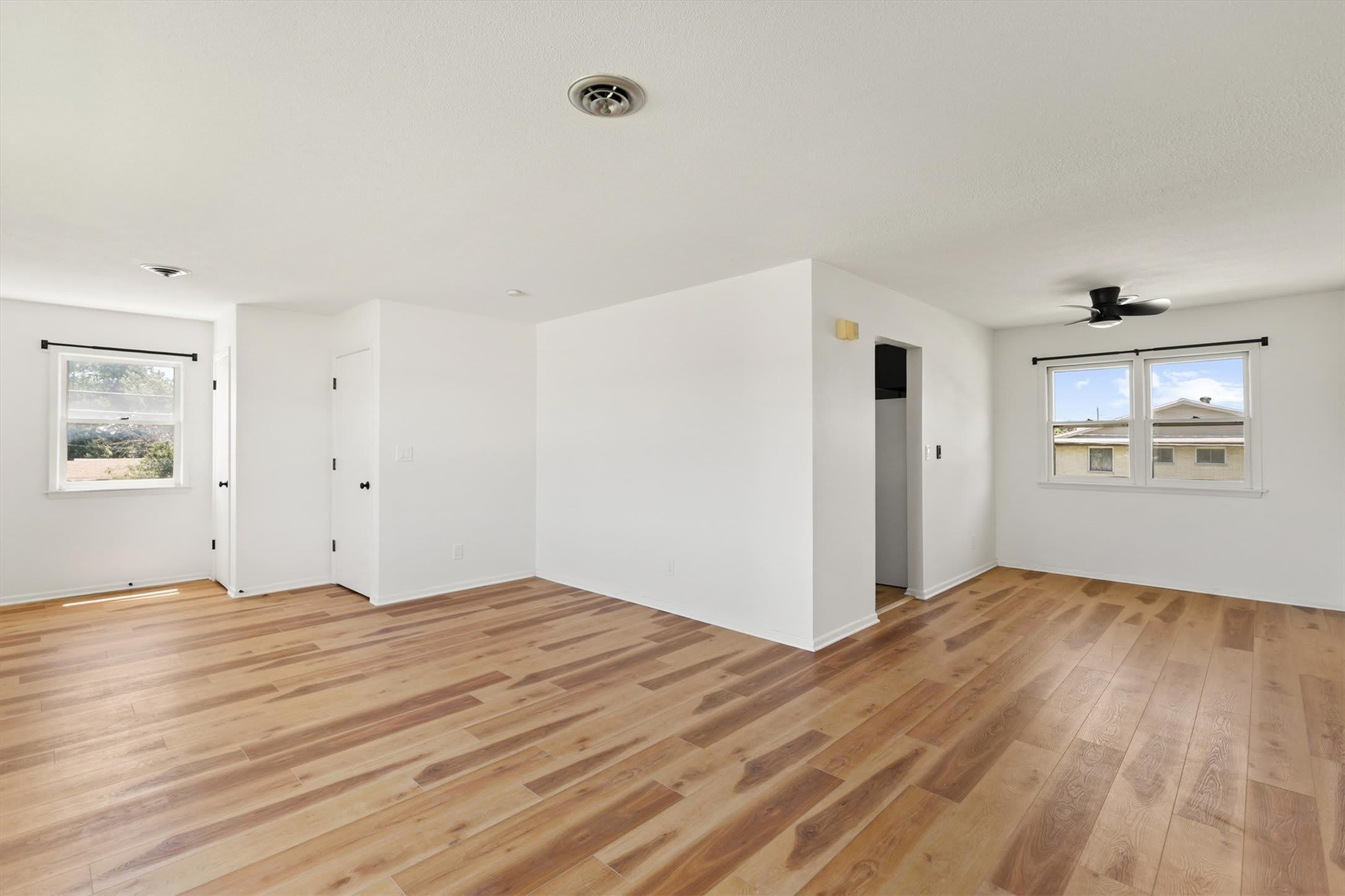 104 NW sharmin Drive – photo 2
