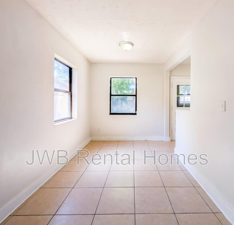 3232 Dellwood Ave – photo 3