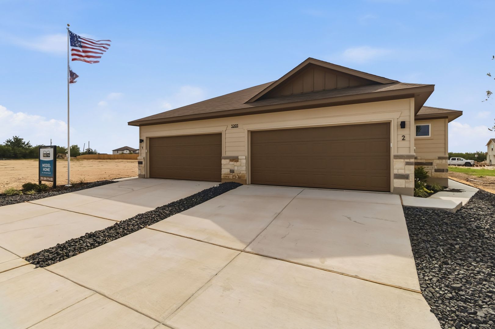 6 Weeks Free Move In Special Brand New 3 Bed 2 Bath Townhome Modern Kitchen Private Yard – photo 1
