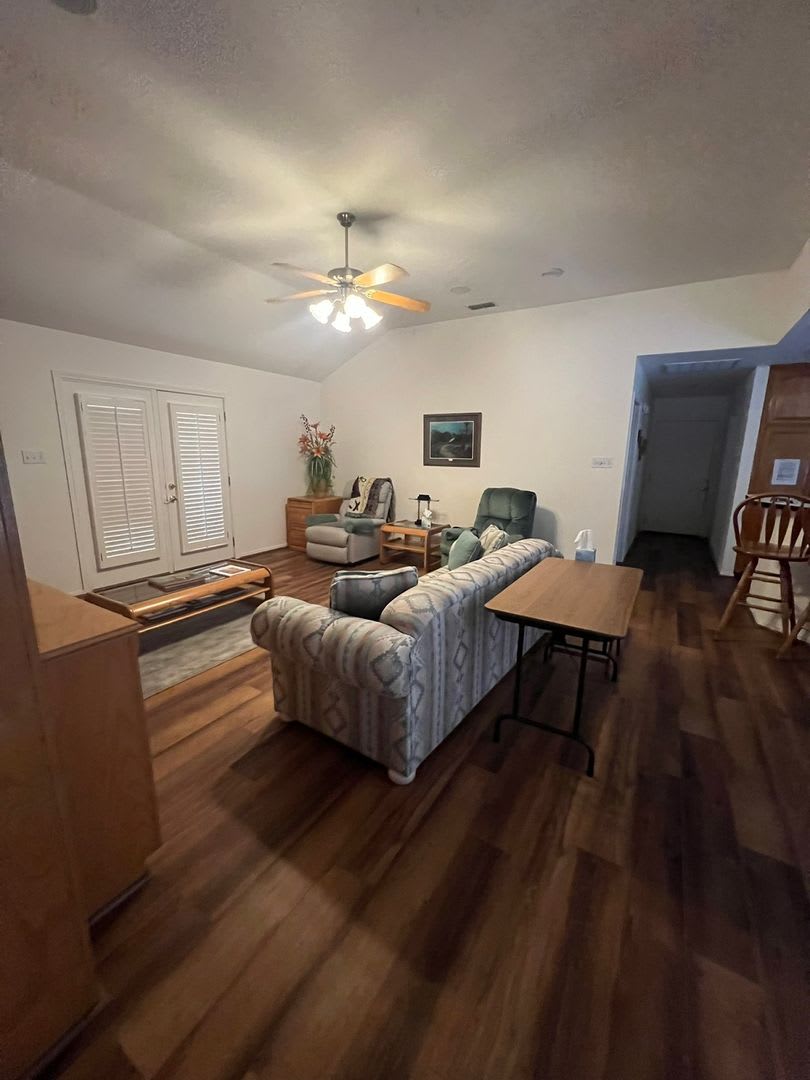 FULLY FURNISHED MID TERM LEASE – photo 2
