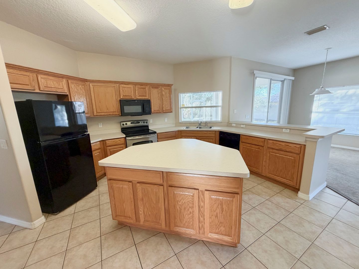 Spacious 3 Bedroom 2 Bathroom Home Offering 2 362 Square Feet Of Living Space With A Desirable Open Floor Plan – photo 5