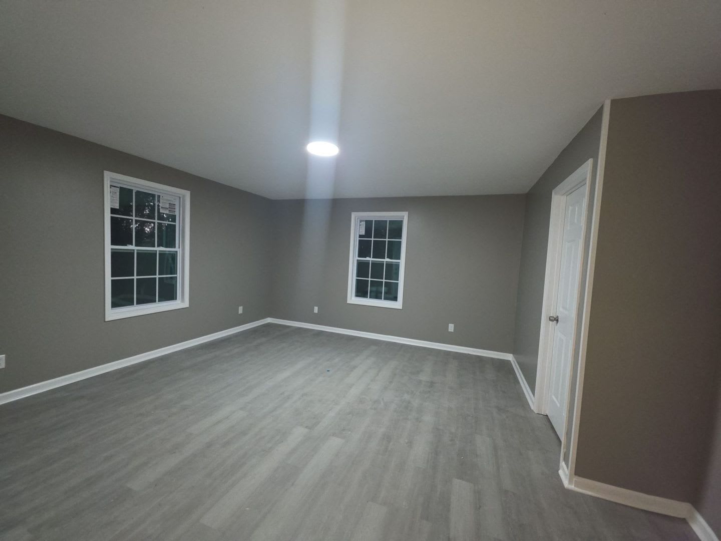 Spacious 3 Bedroom 2 Bath House Unfurnished – photo 4