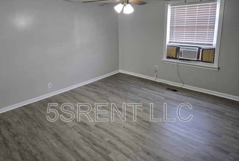 236 S Mary Ellen St Apt A – photo 5
