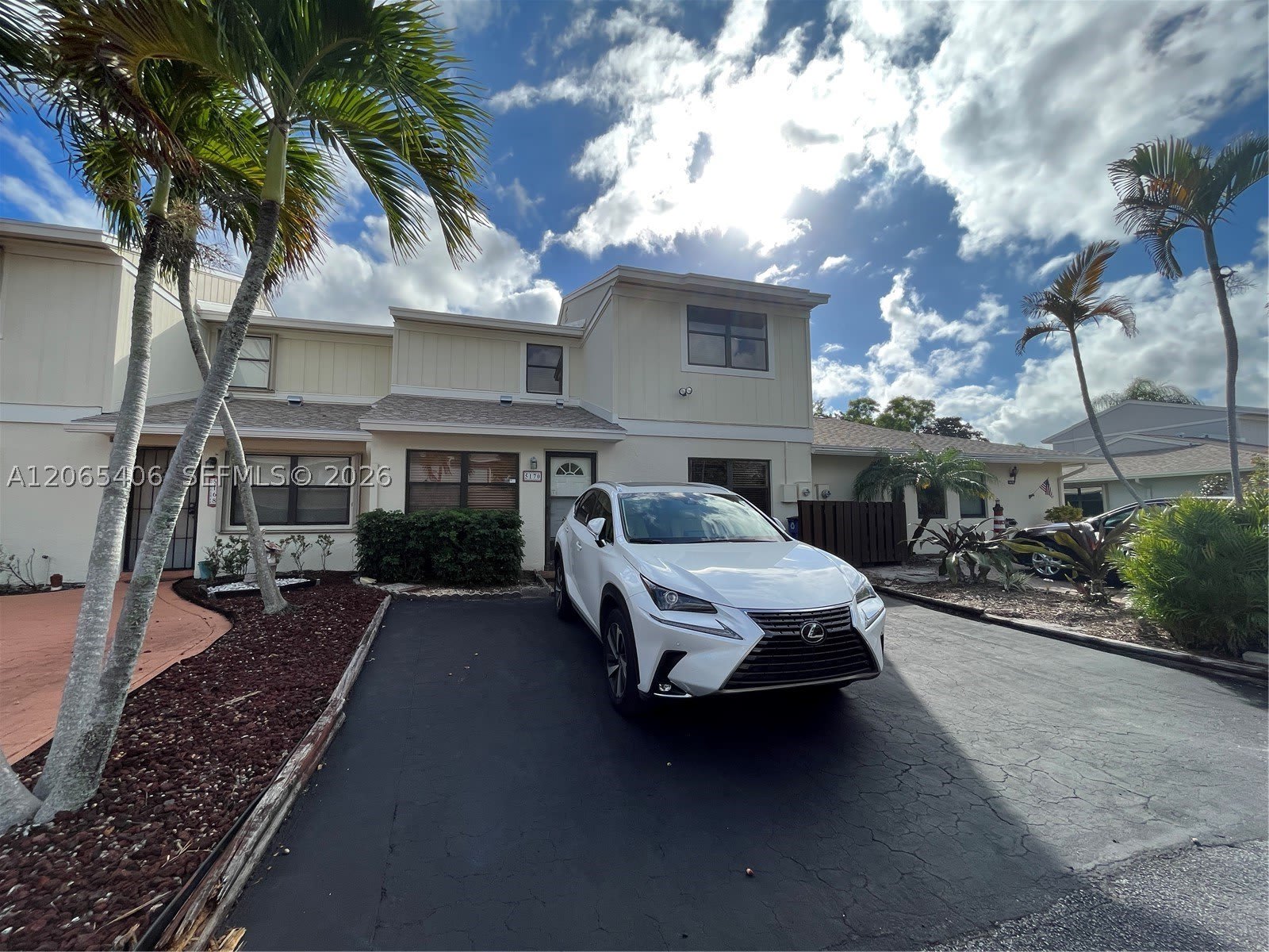 5170 Tennis Ln – photo 1