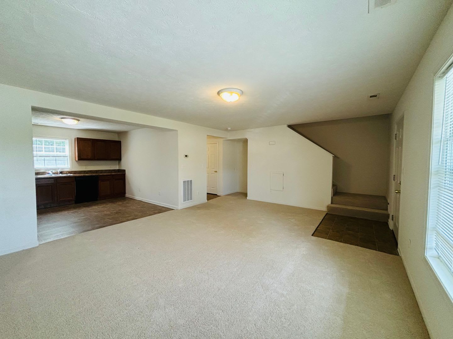 3 Bedroom 2.5 Bath Townhouse – photo 3
