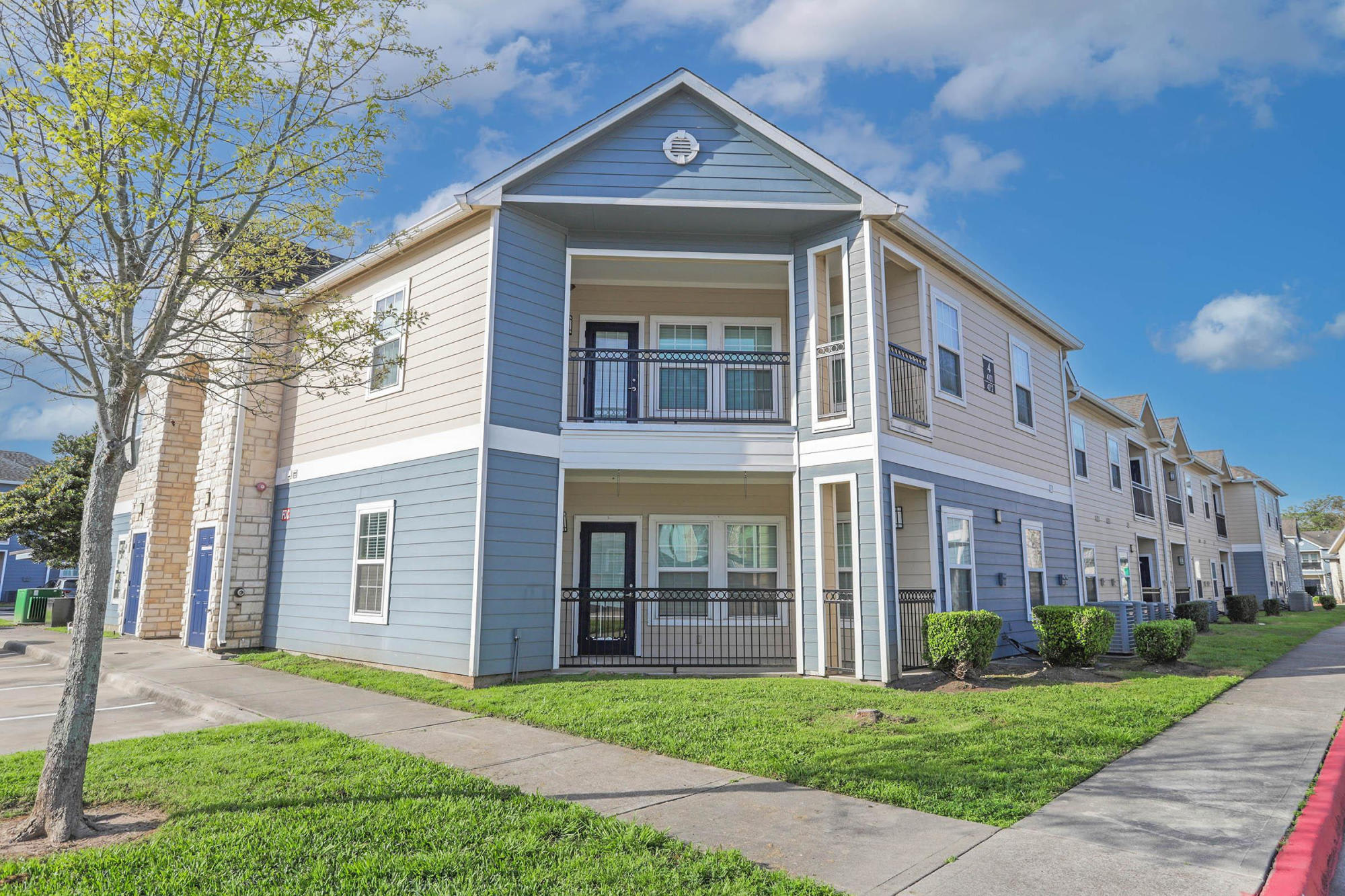 Residence at Lake Jackson – photo 4