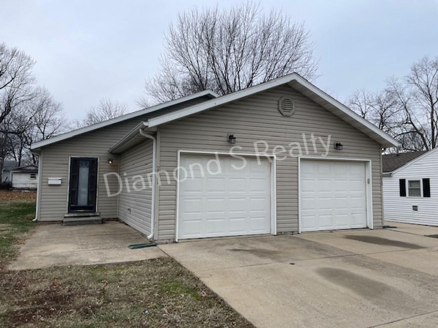 Great Duplex Available Now! – photo 1