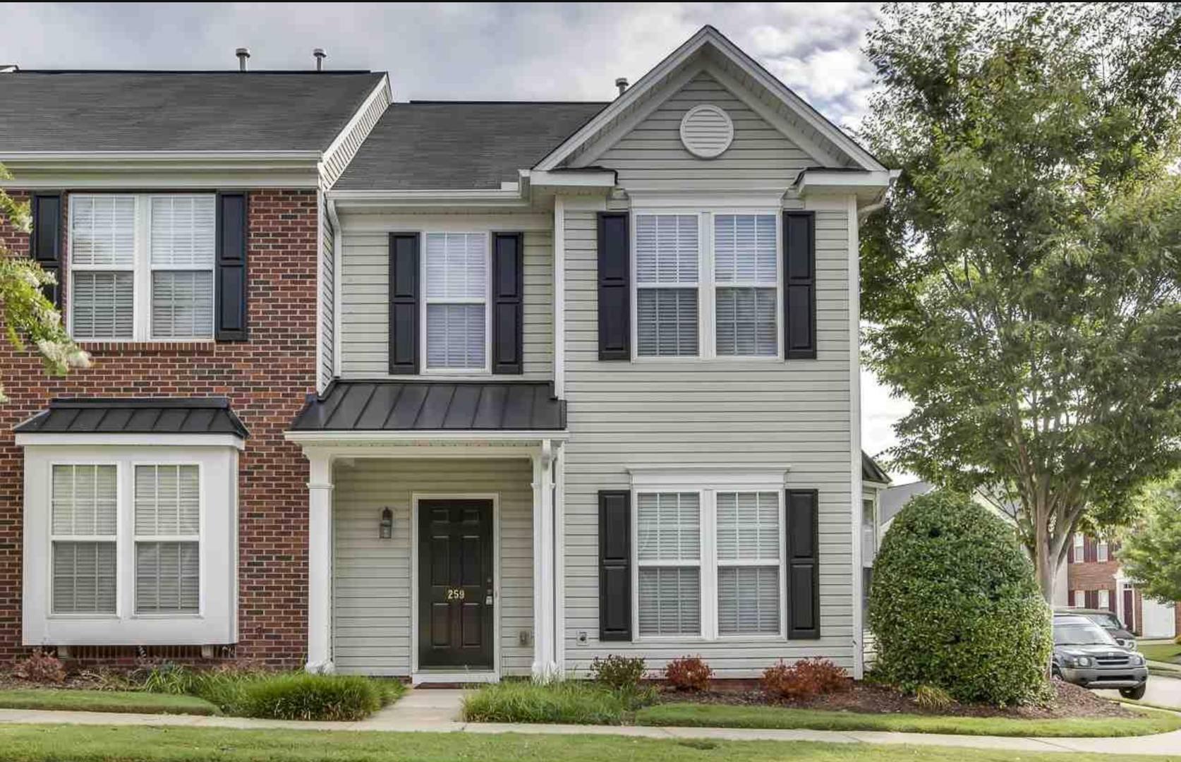 Beautiful 2 2 5 Townhome In Mauldin – photo 1