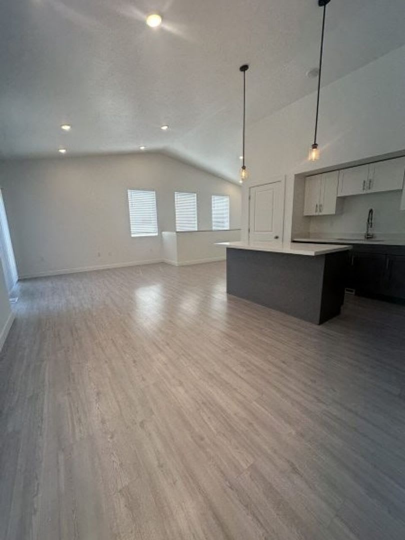 A New Season Starts Here! 4 Weeks Rent Free + $0 Down Deposit OAC – photo 5