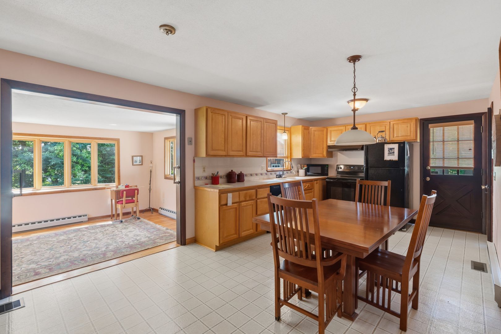 Spacious 3-Bedrooms Single Family House for Rent in Ludlow! – photo 5
