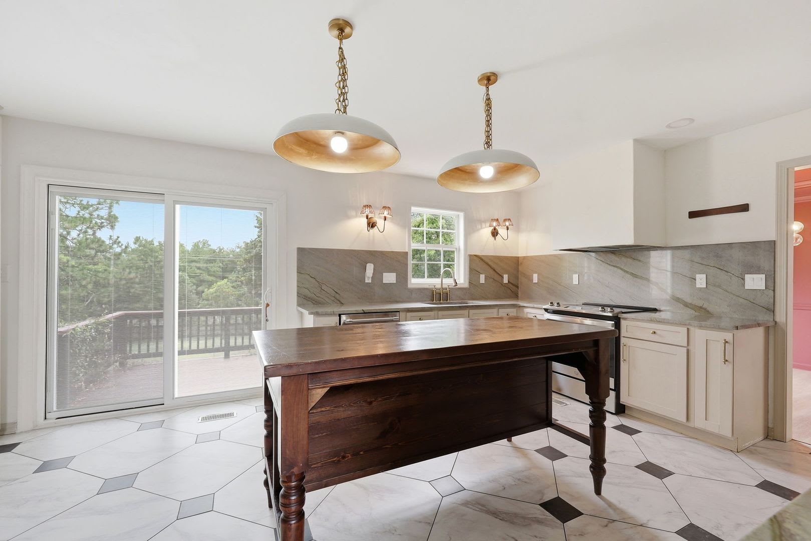 Rent Price Just Reduced. Primary Suite Located on the First Floor. – photo 4
