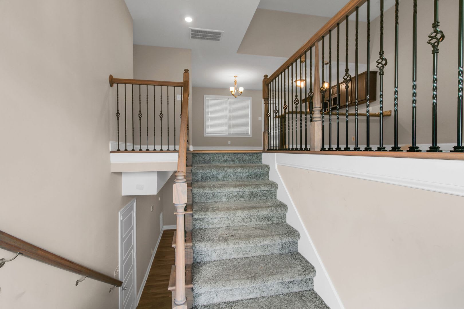 1037 Whitney Dr (For Rent) – photo 5