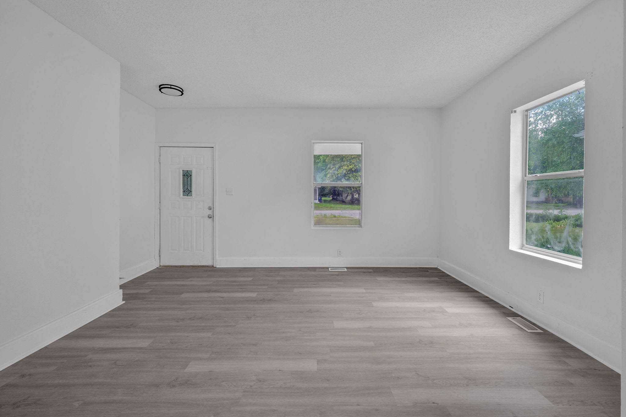 1128 W Broadway Street – photo 5