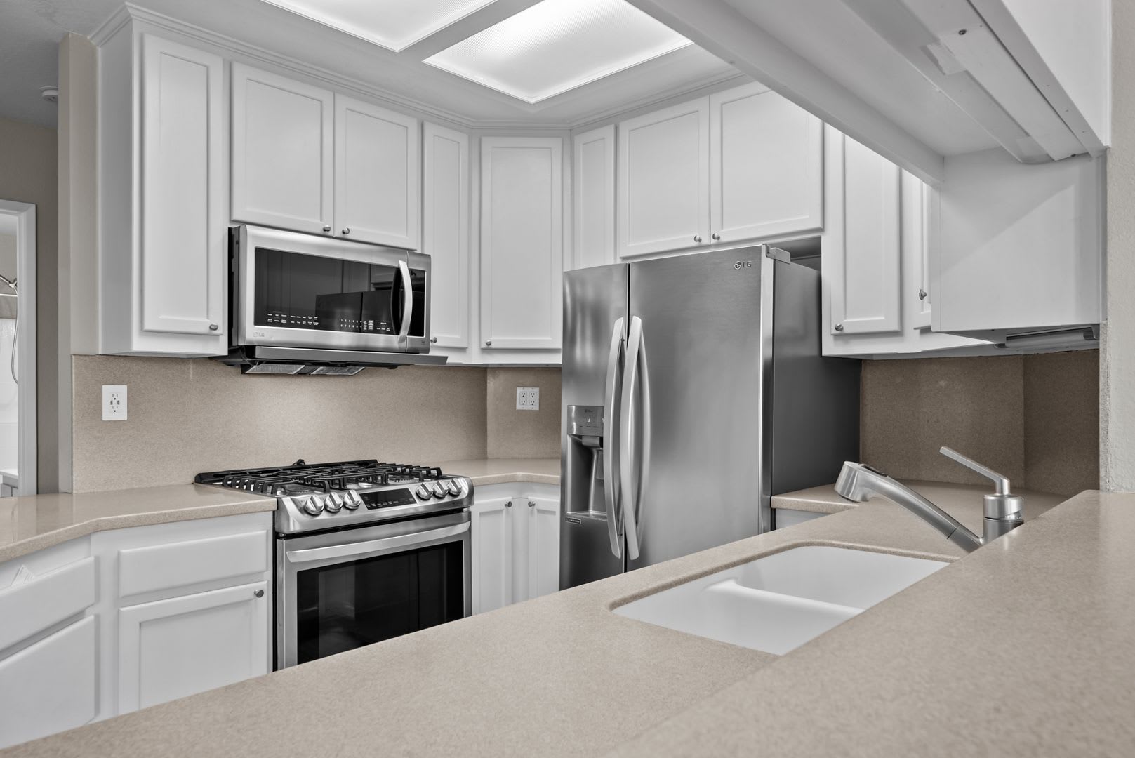 521 Arbor Dr, Unit 203 – photo 5