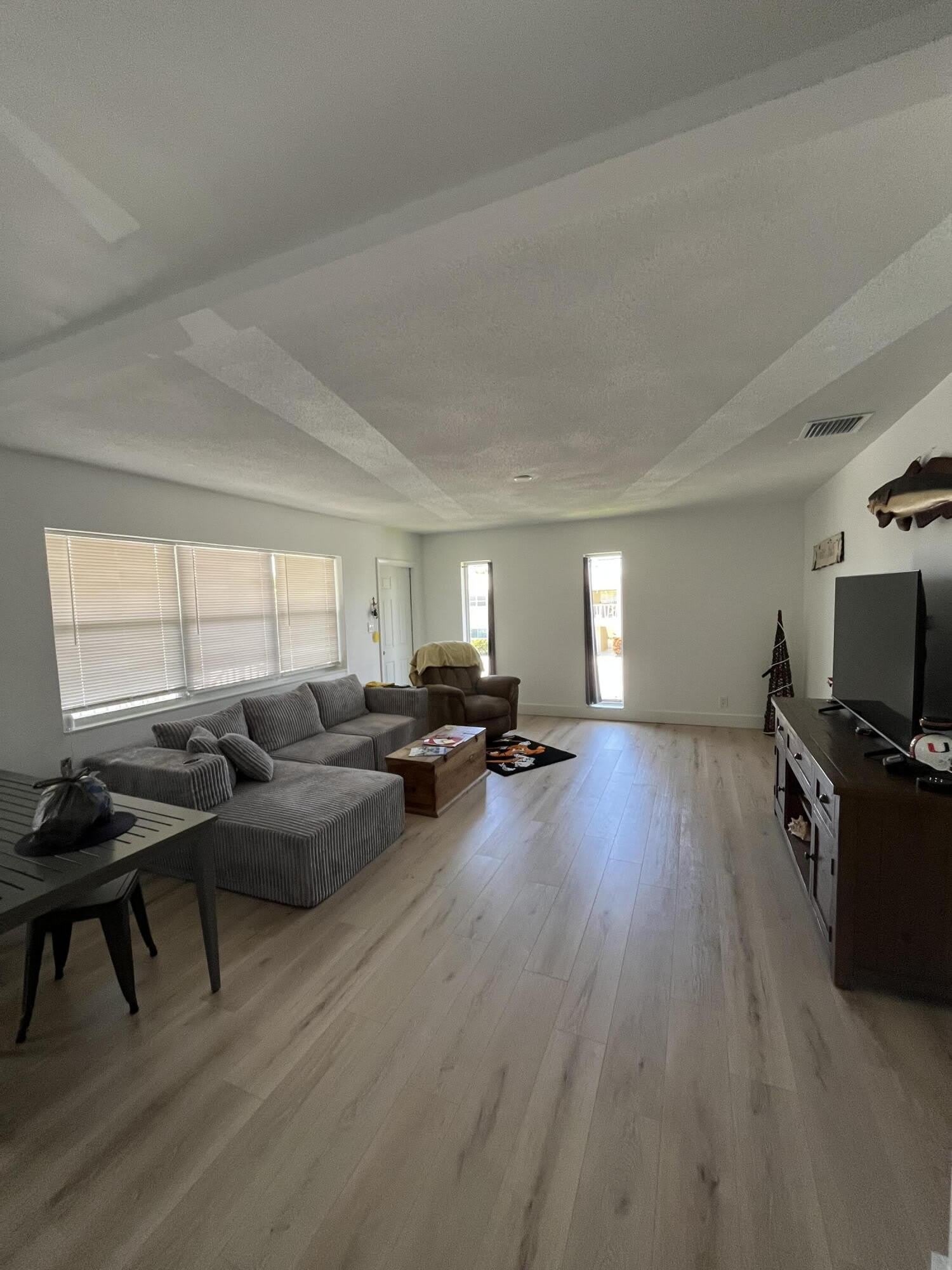 2737 NE 28TH Street – photo 4