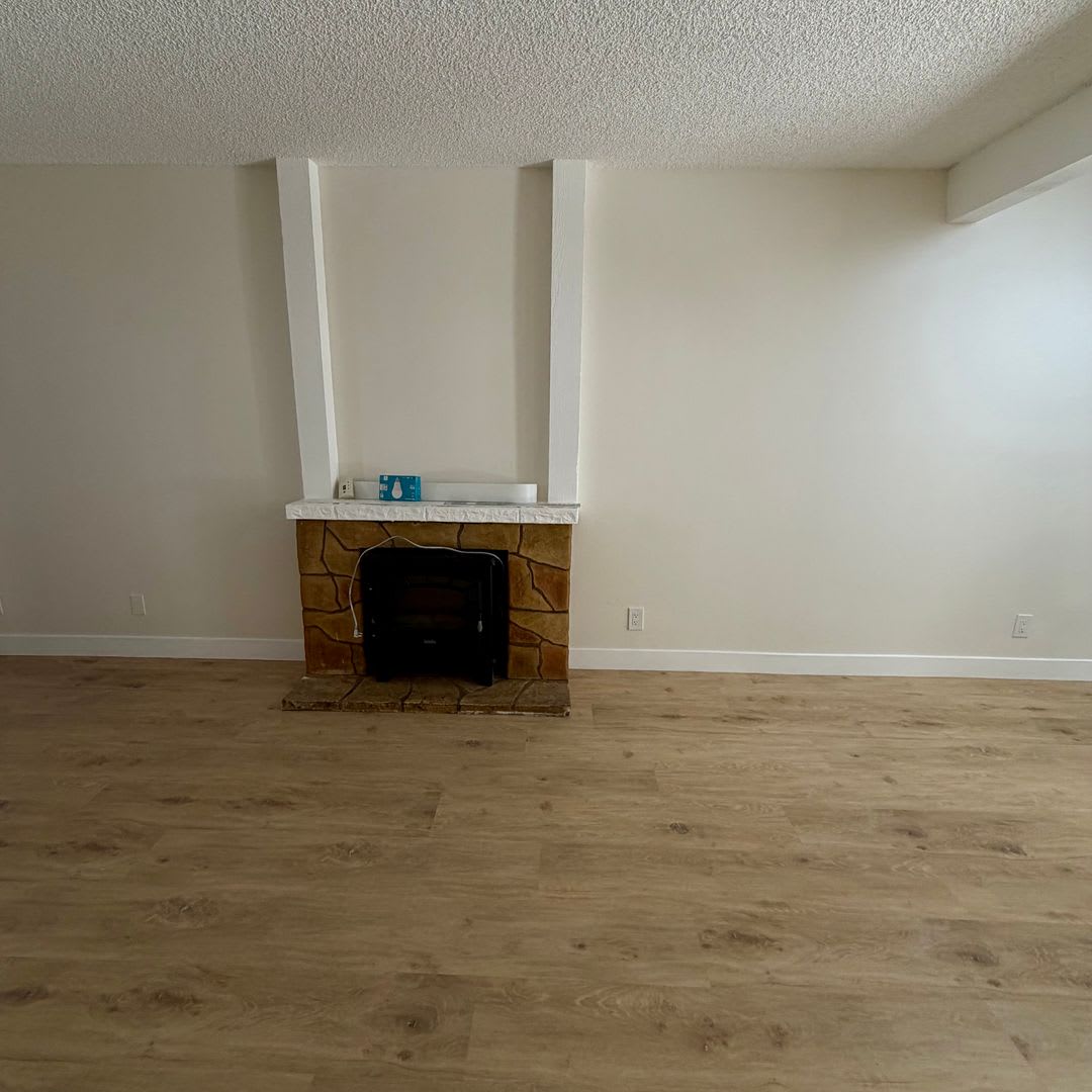 Great condo in gated community, 1 Bed, 1 Bath. Good Location. – photo 5