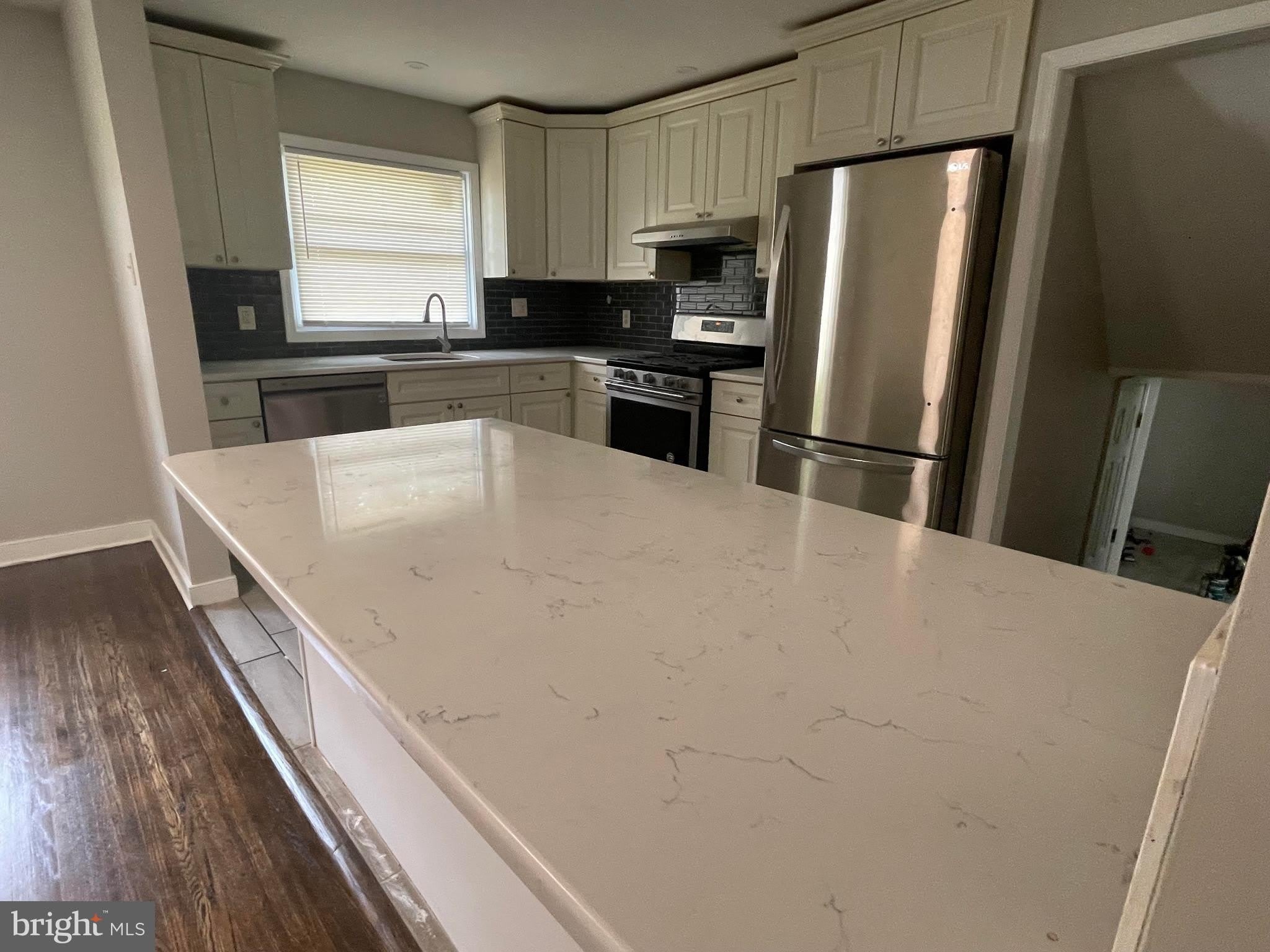 209 MAINE Avenue – photo 3