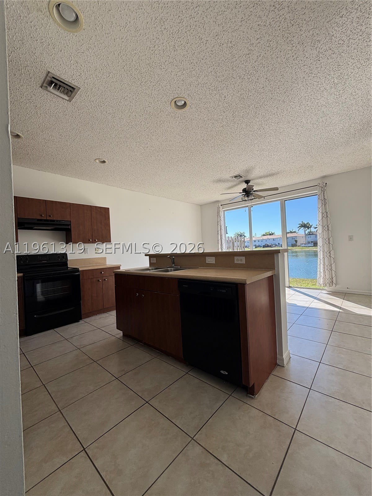 1044 NE 42nd Ter – photo 5