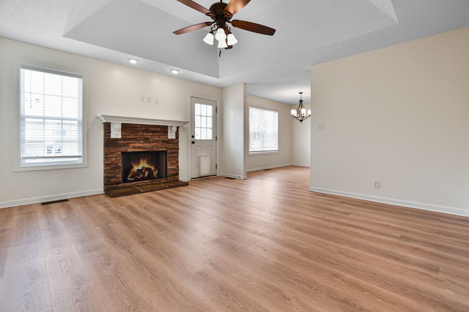 Pet Friendly Three Bedroom with Bonus! – photo 5