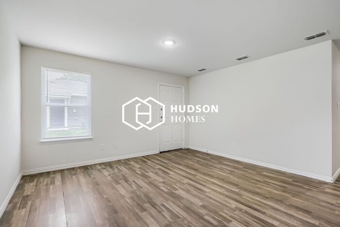 102 West Pliler Street – photo 3