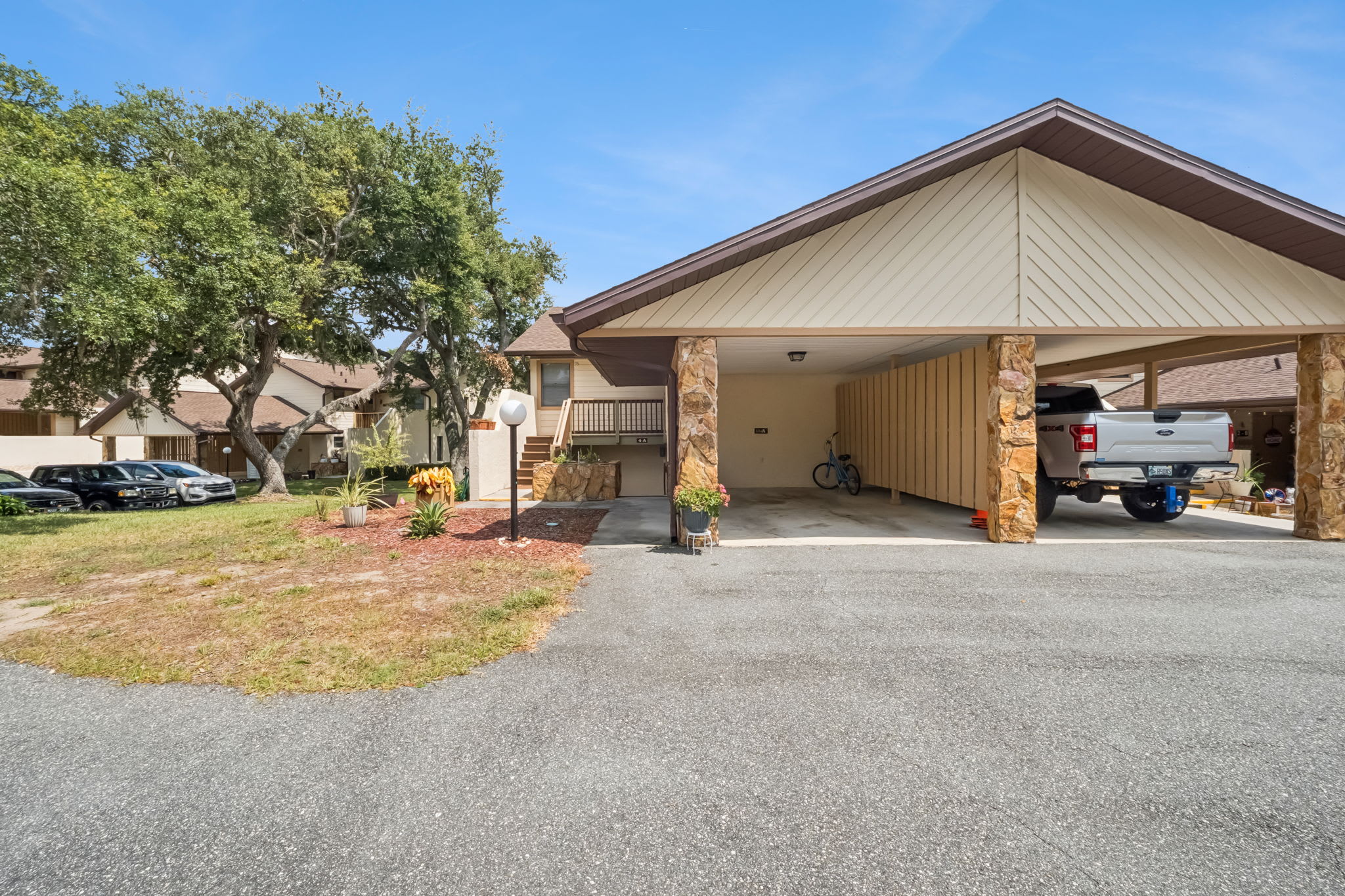 219 East Hartford Street – photo 2