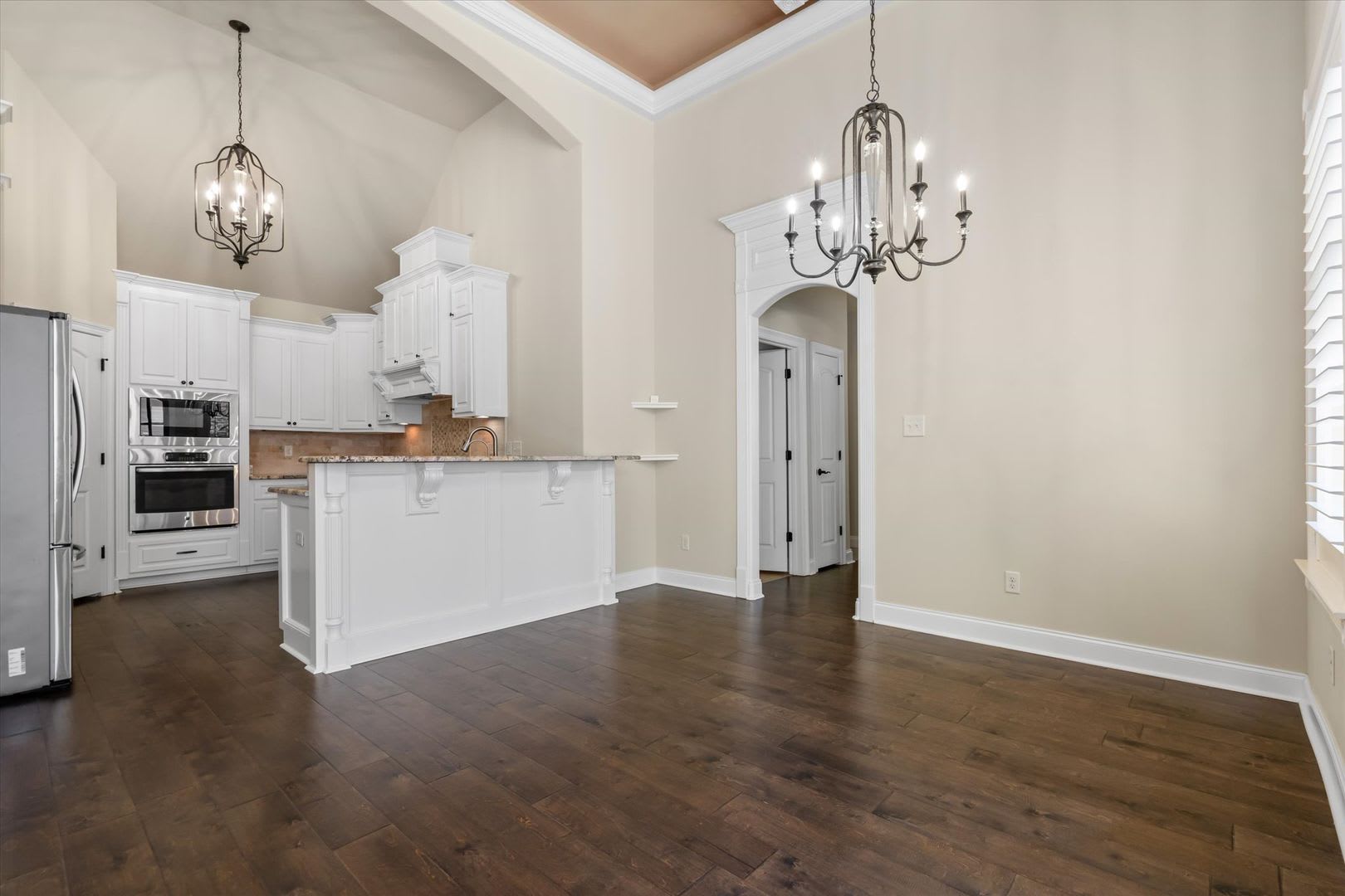 Stunning Custom Home With Exquisite Upgrades – photo 5