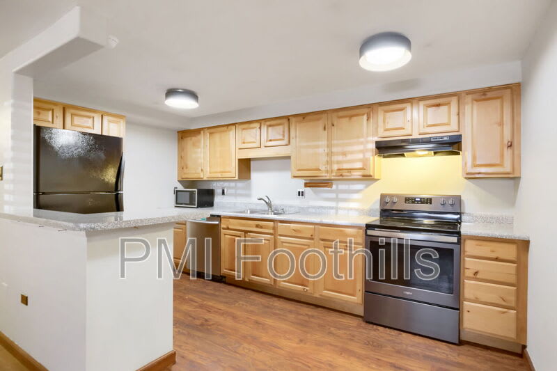 701 N Pearl Street – photo 1