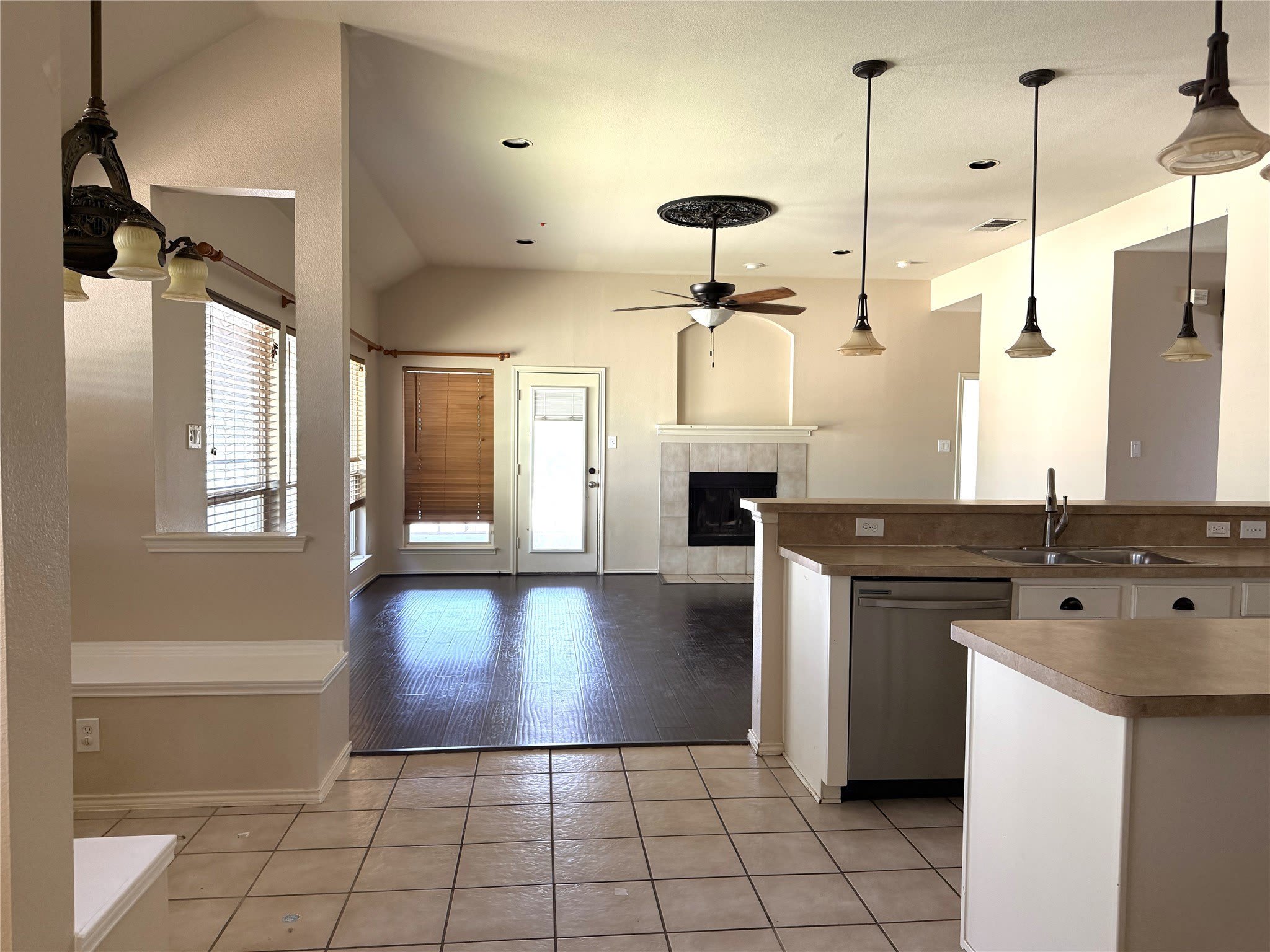 2406 Hillside Drive – photo 4