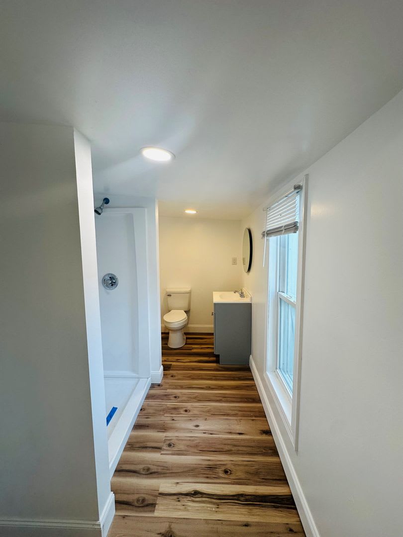 Newly Renovated One Bedroom House, Downtown Location – photo 4