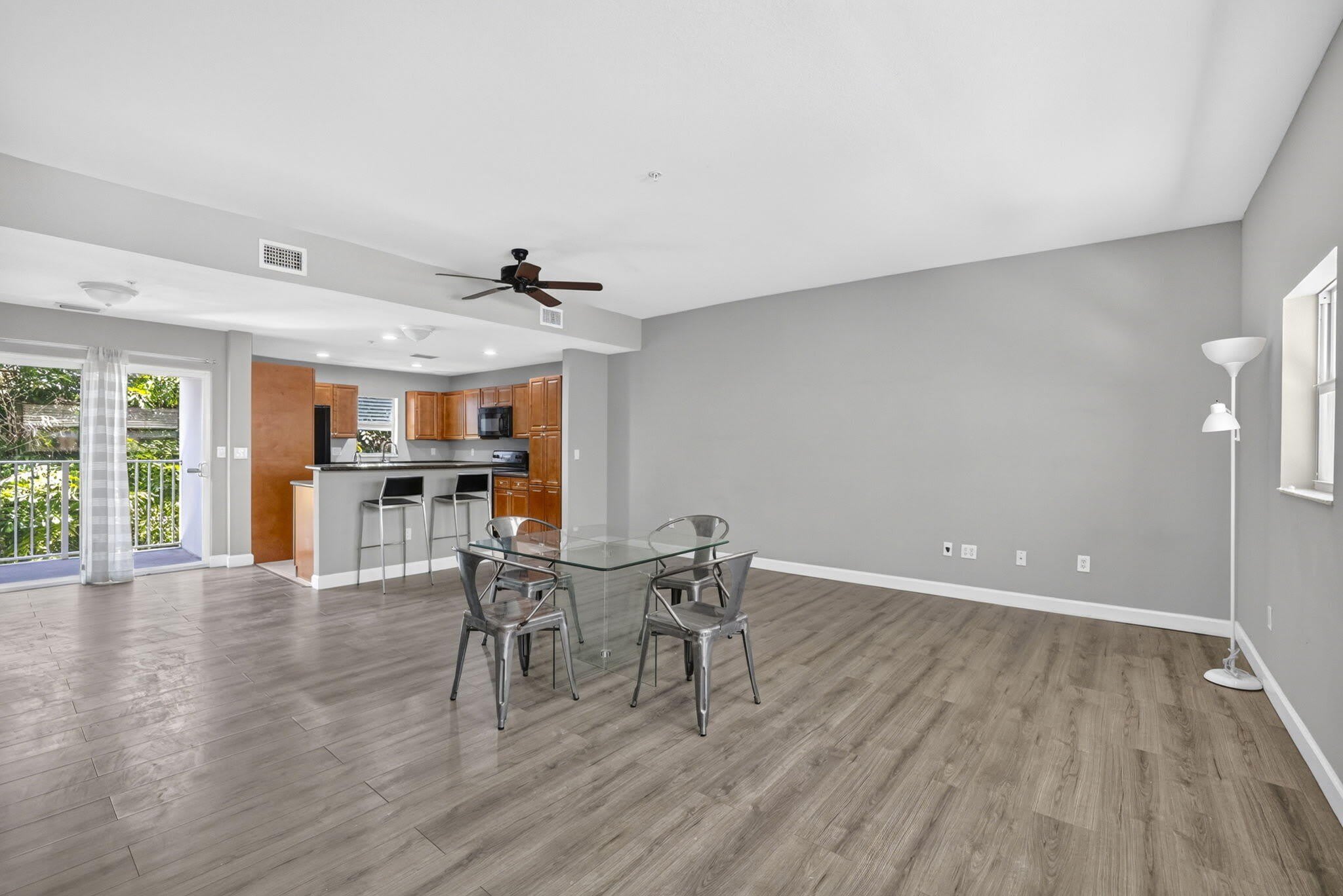 433 NE 1ST Street – photo 4