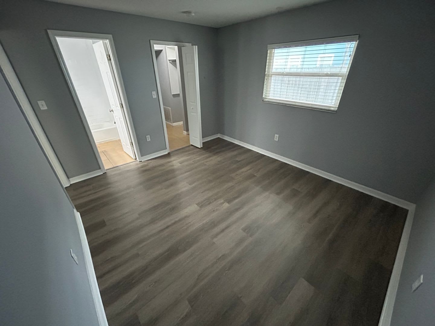 Amazing Upstairs Unit Available Centrally Located In Sarasota S Best Area – photo 3