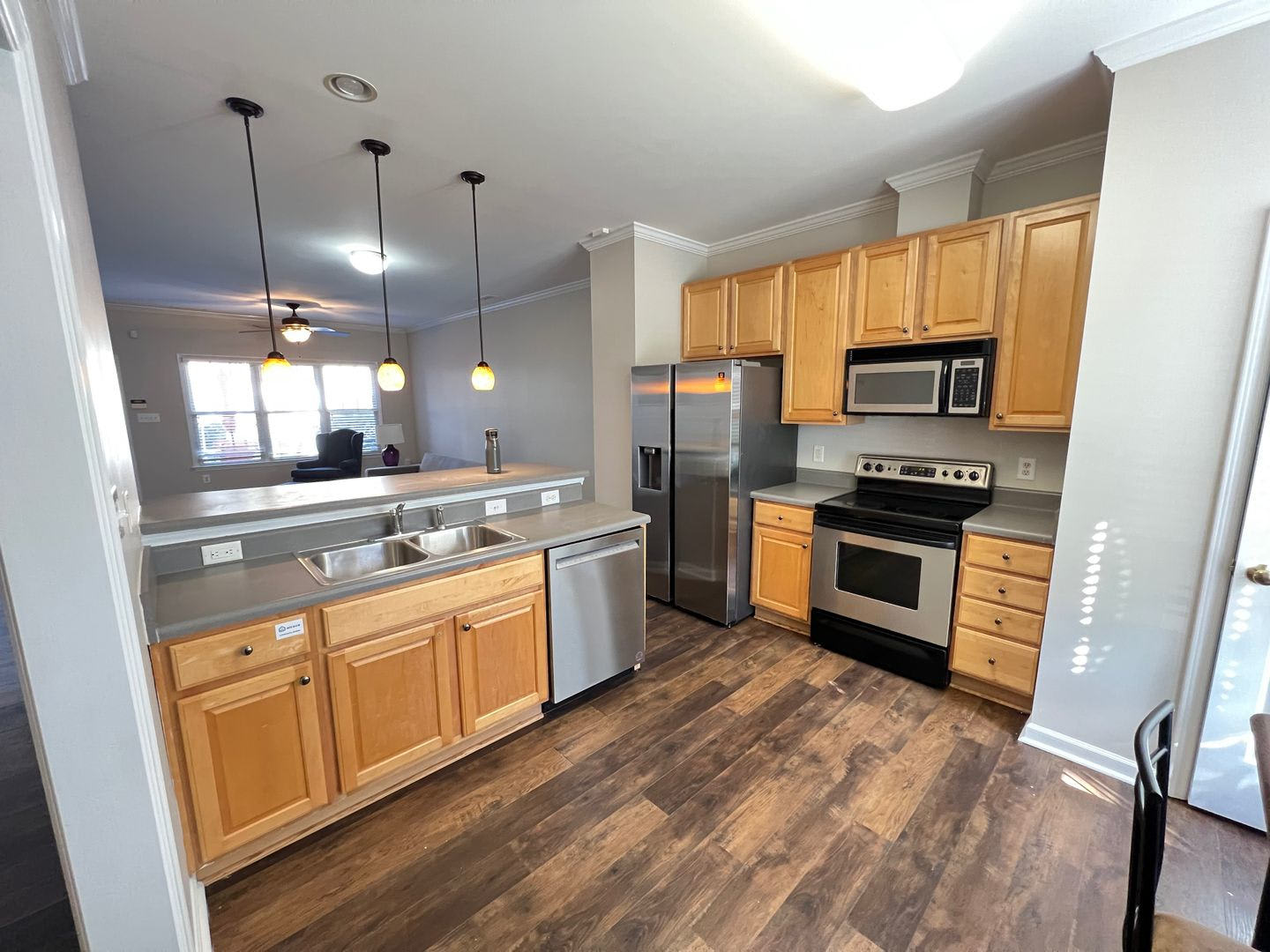 Room in 3 Bedroom Home at Governors Dr – photo 1