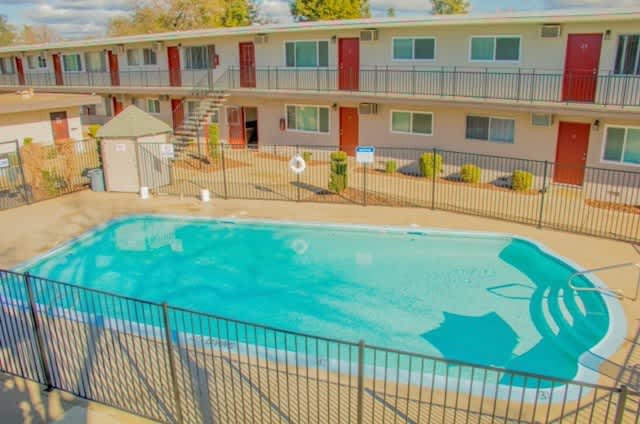 Hillcrest Apartments – photo 1
