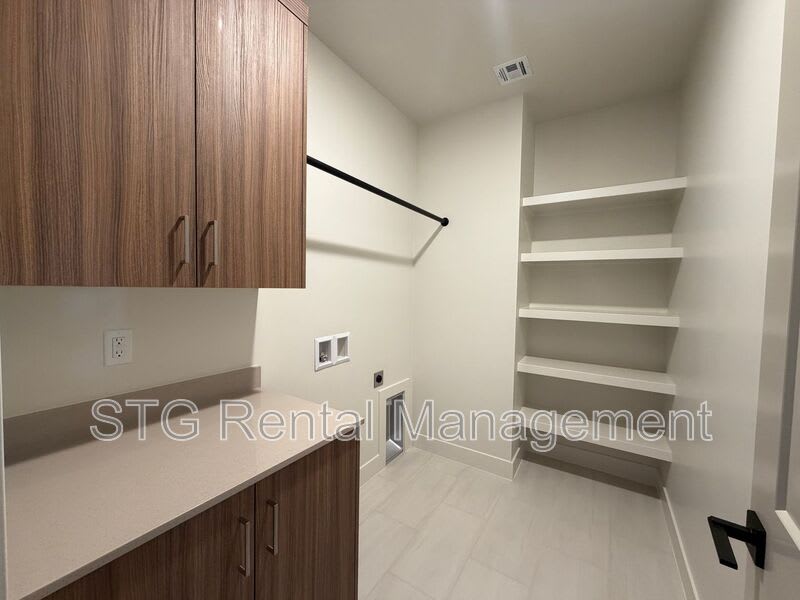 622 E Hemsworth Ln – photo 3