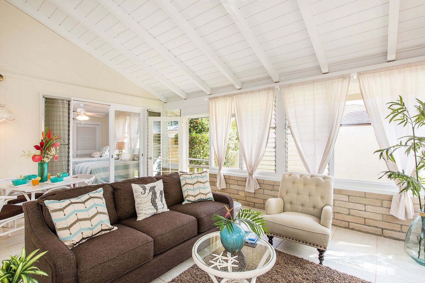 2bd/2ba Home w/Private Pool, Upscale decor, & Near Kahala Beach. Kahala Cottage – photo 4