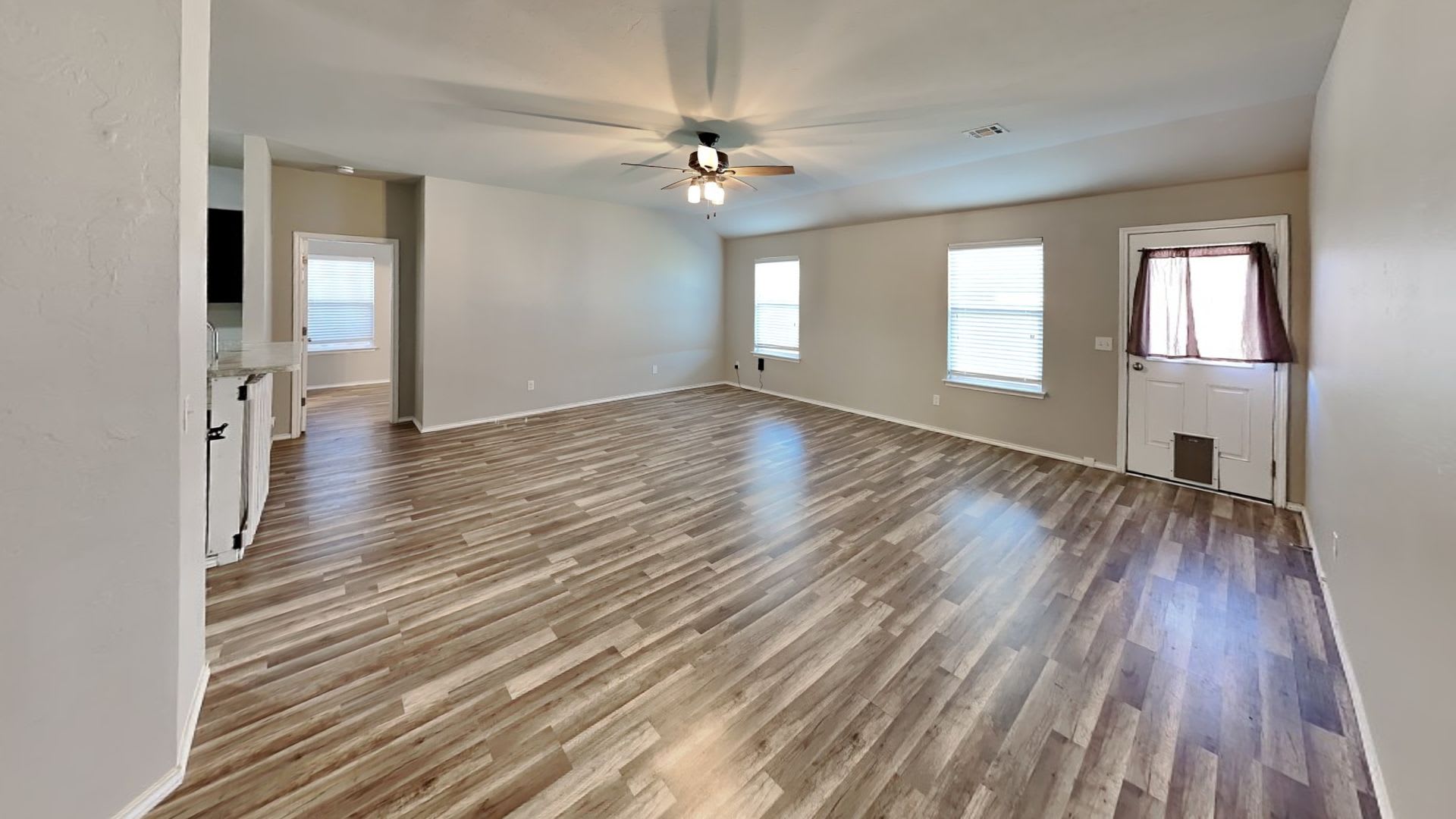 Beautiful 3 Bedroom 2 Bath Home With Storm Shelter In Mustang Schools – photo 4