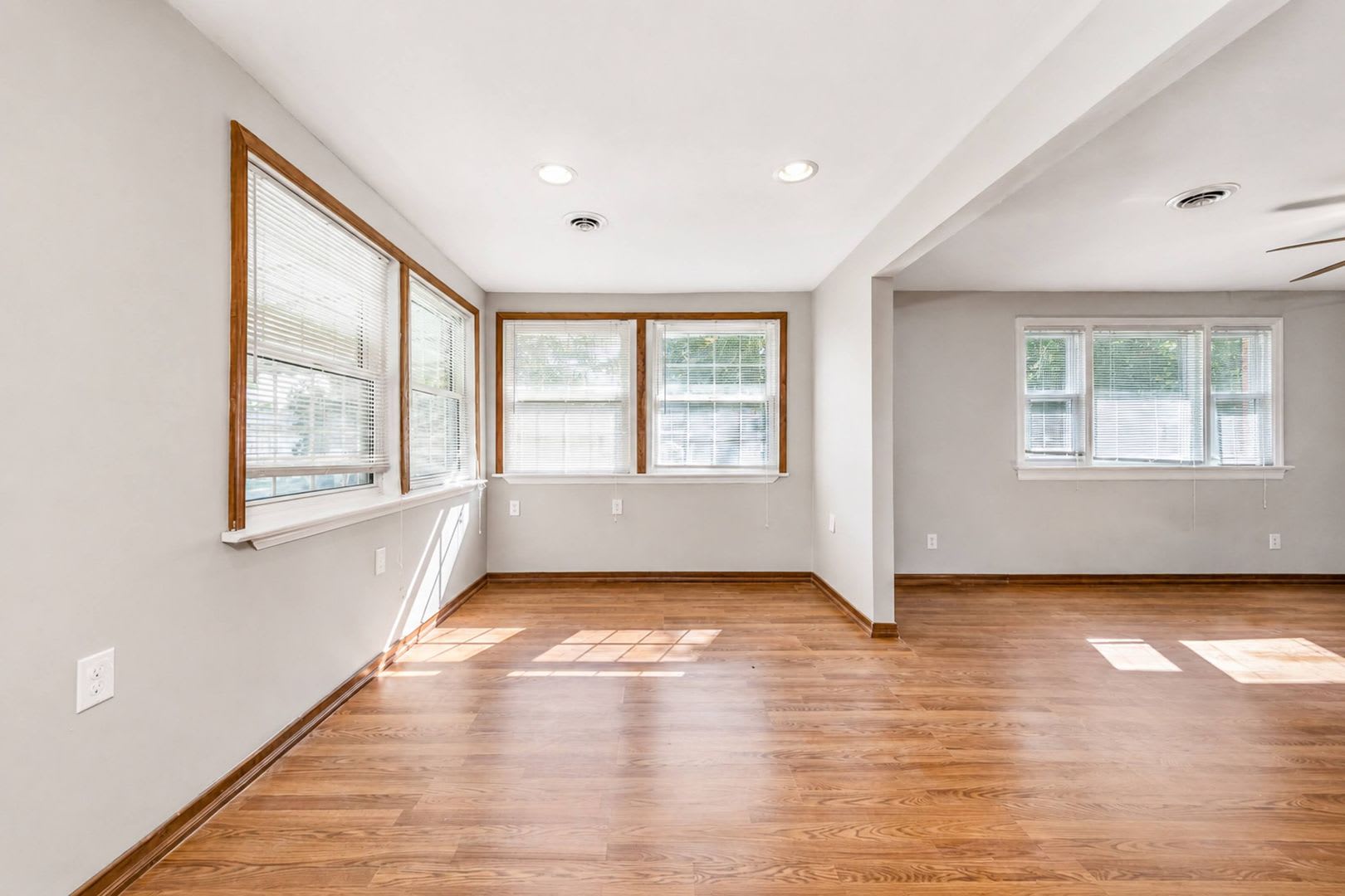 Cute 2 Bedroom Brick Ranch Williamsburg – photo 3