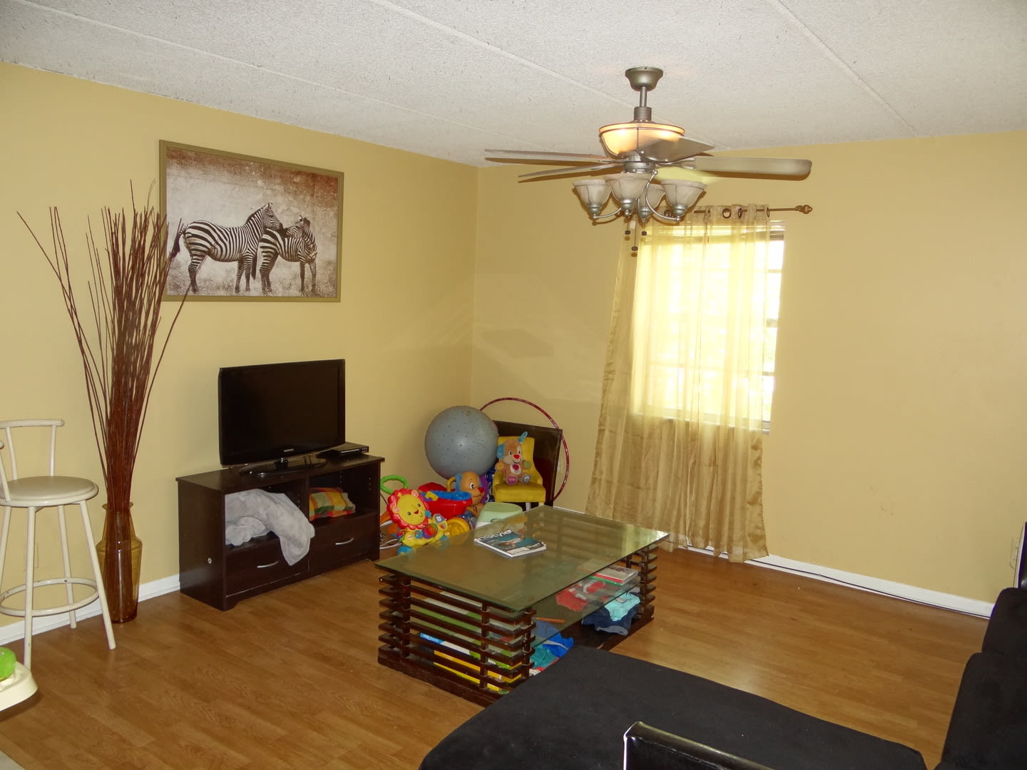 2/1 condo in central location – photo 3
