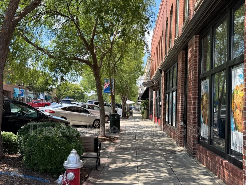 523 East Broad Street – photo 4