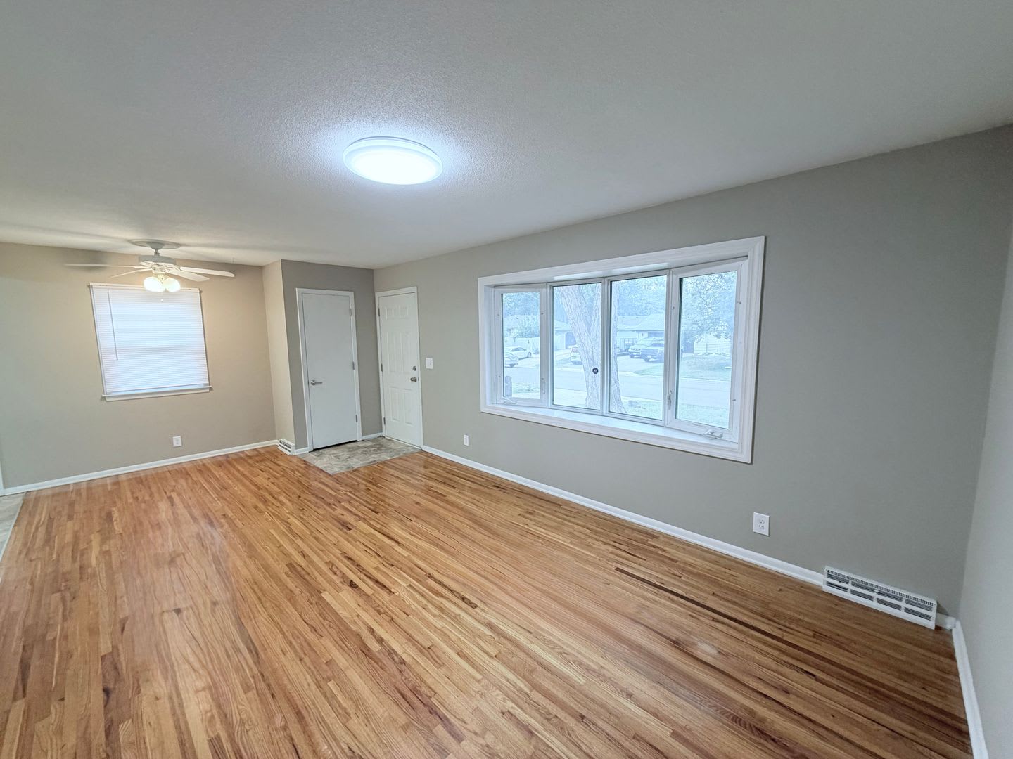Newly Renovated 5Br 2Ba Home With Finished Basement Huge Fenced Backyard – photo 3
