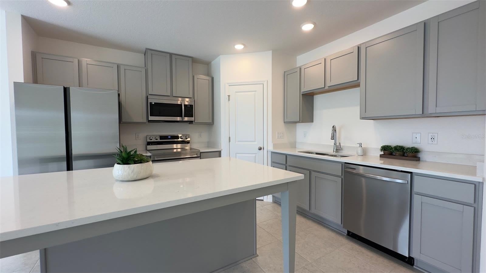 3879 ACADEMIA Avenue – photo 5