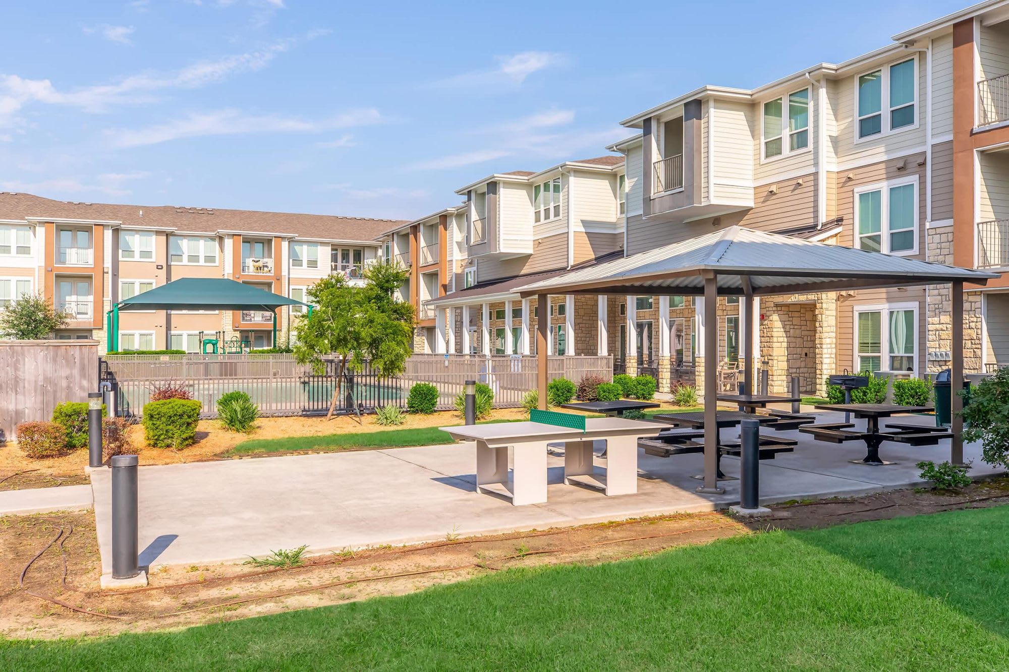 Green Oaks Apartments – photo 3