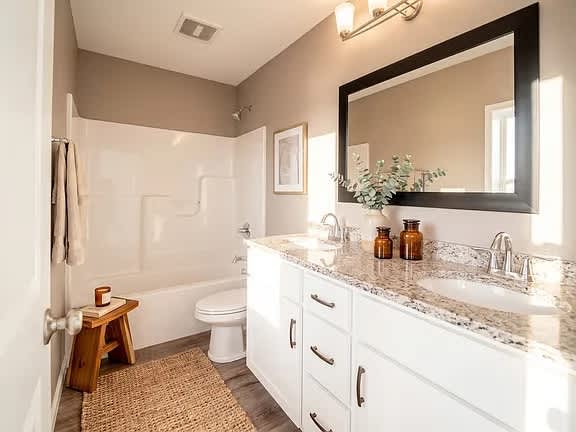 27 Town Square Blvd – photo 4