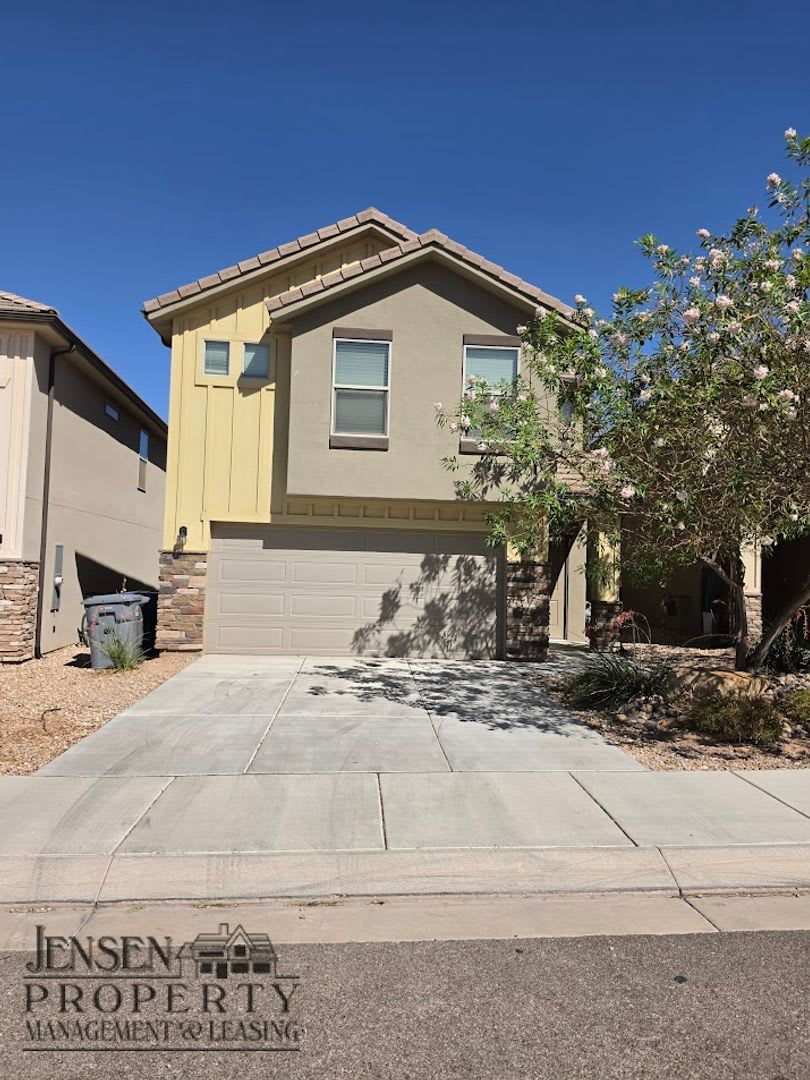 Town Home in Desert Bluffs- Pets Negotiable! – photo 2