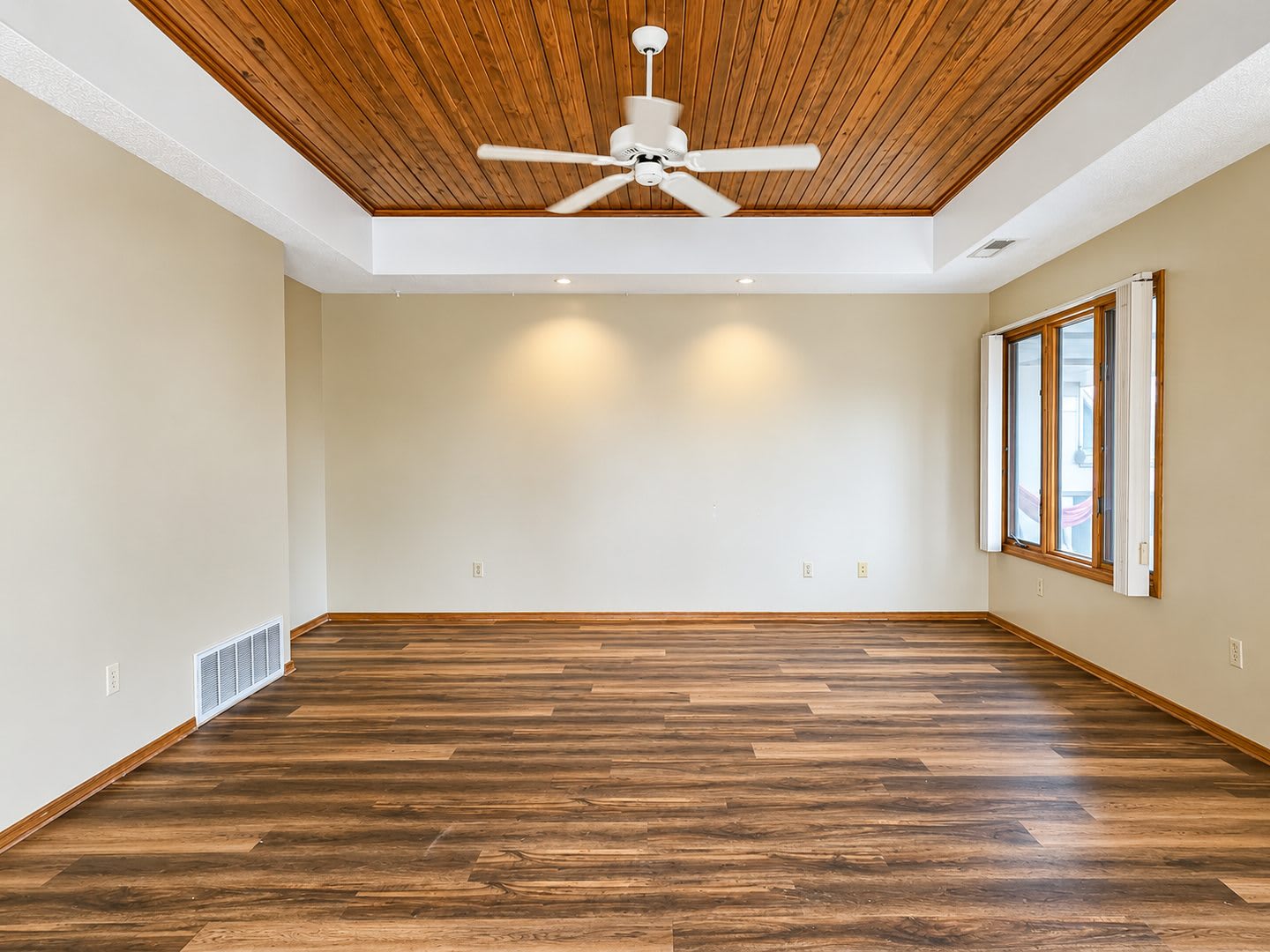 2 Bedroom 1 Bath Court Yard Downtown Close To Msu Drury And Nightlife Small Pets Welcomed Indoor Garage Parking – photo 5