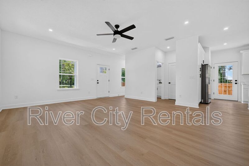 1181 Floyd St – photo 5