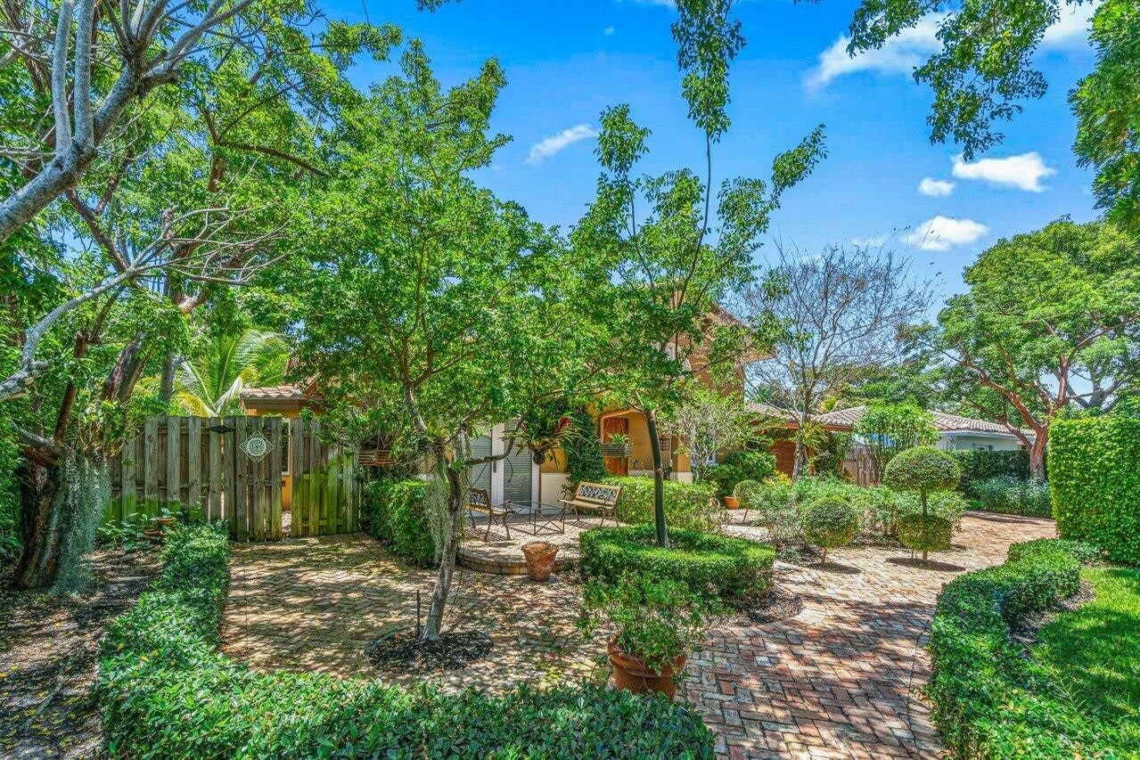 870 NW 7th Street – photo 4